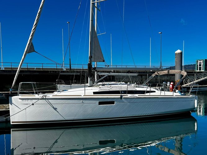 Take this Jeanneau Sun Odyssey 349 for a spin!