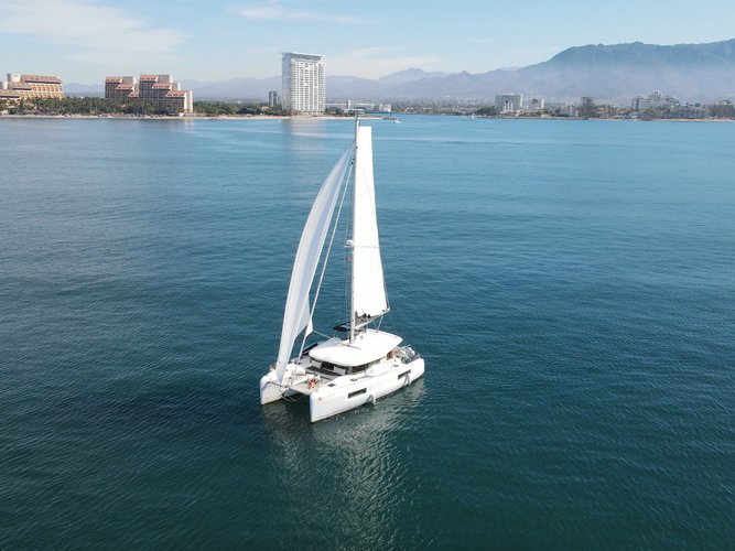 Beautiful sailboat for rent, ideal for fun in the sun