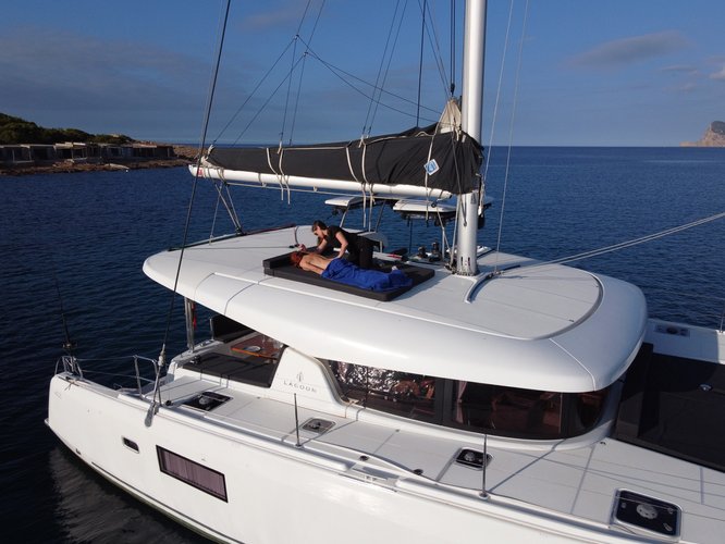 Charter this amazing sailboat in San Blas Islands