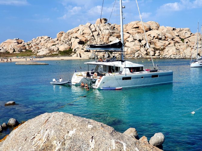 Enjoy luxury and comfort on this Lagoon Lagoon 52F in Ajaccio