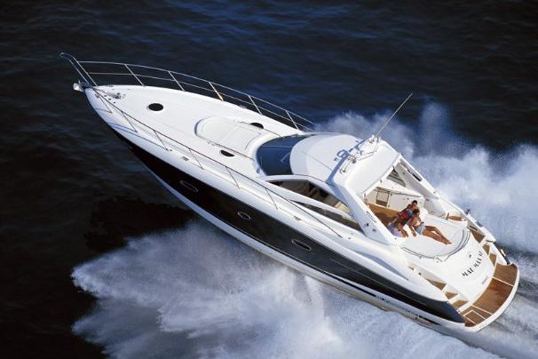 Step aboard the Luxurious Sunseeker 53'