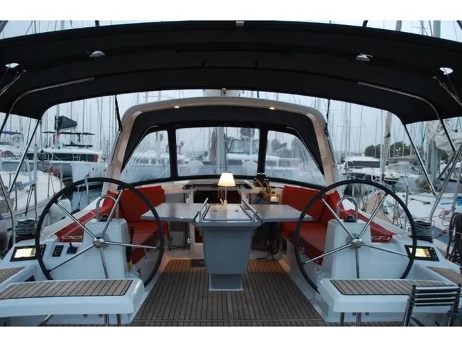 The perfect boat charter to enjoy GR in style