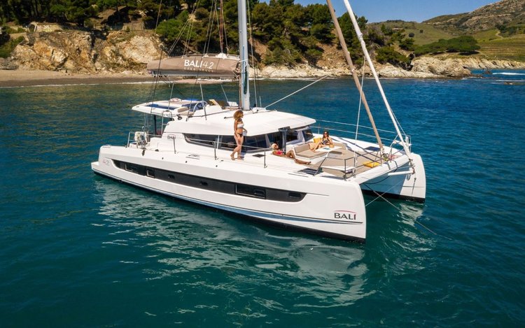 Sail the beautiful waters of US- Virgin Islands on this cozy Catana Group Bali 4.2 - 4 + 1 cab.