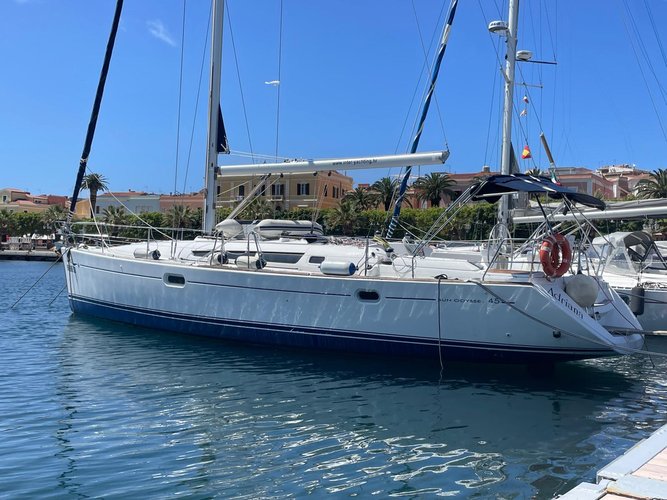 Navega en nuestro maravilloso Jeanneau Sun Odyssey 45 y descubre el precioso archipiélago de San Blas