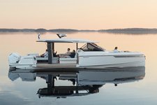 The Saxdor 400 GTO transforms into a floating lounge—extra space, sea-level seating, and instant water access whenever you want a secluded escape