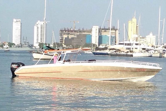 Just chill in golden sunshine  in Colombia aboard elegant 42' motor boat